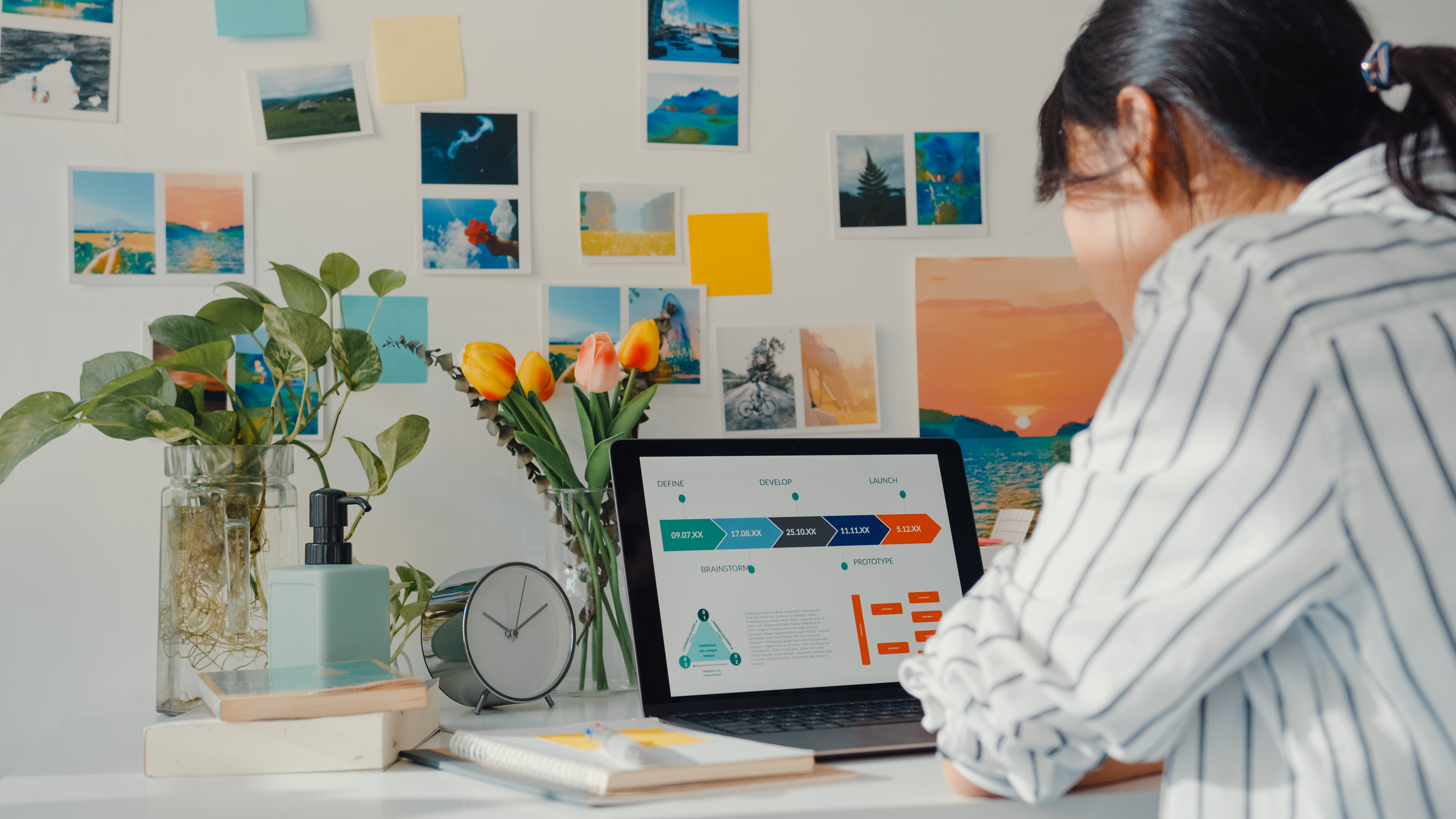 young asia lady freelance focus on presentation wo 68705b144ebe75cf2644