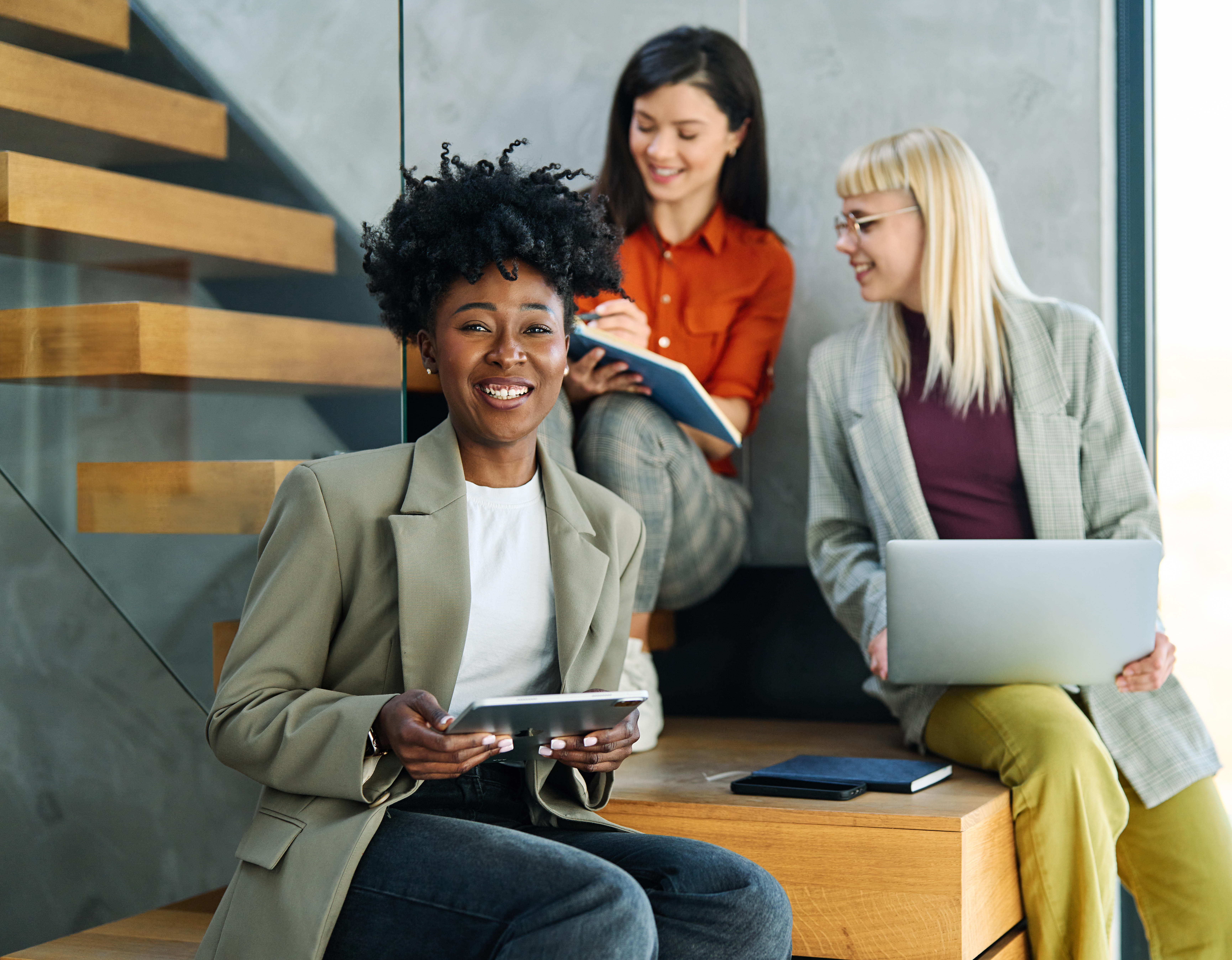 Young Business People Meeting Office Portrait Woma 6f2f0413cbd5bb07b82e