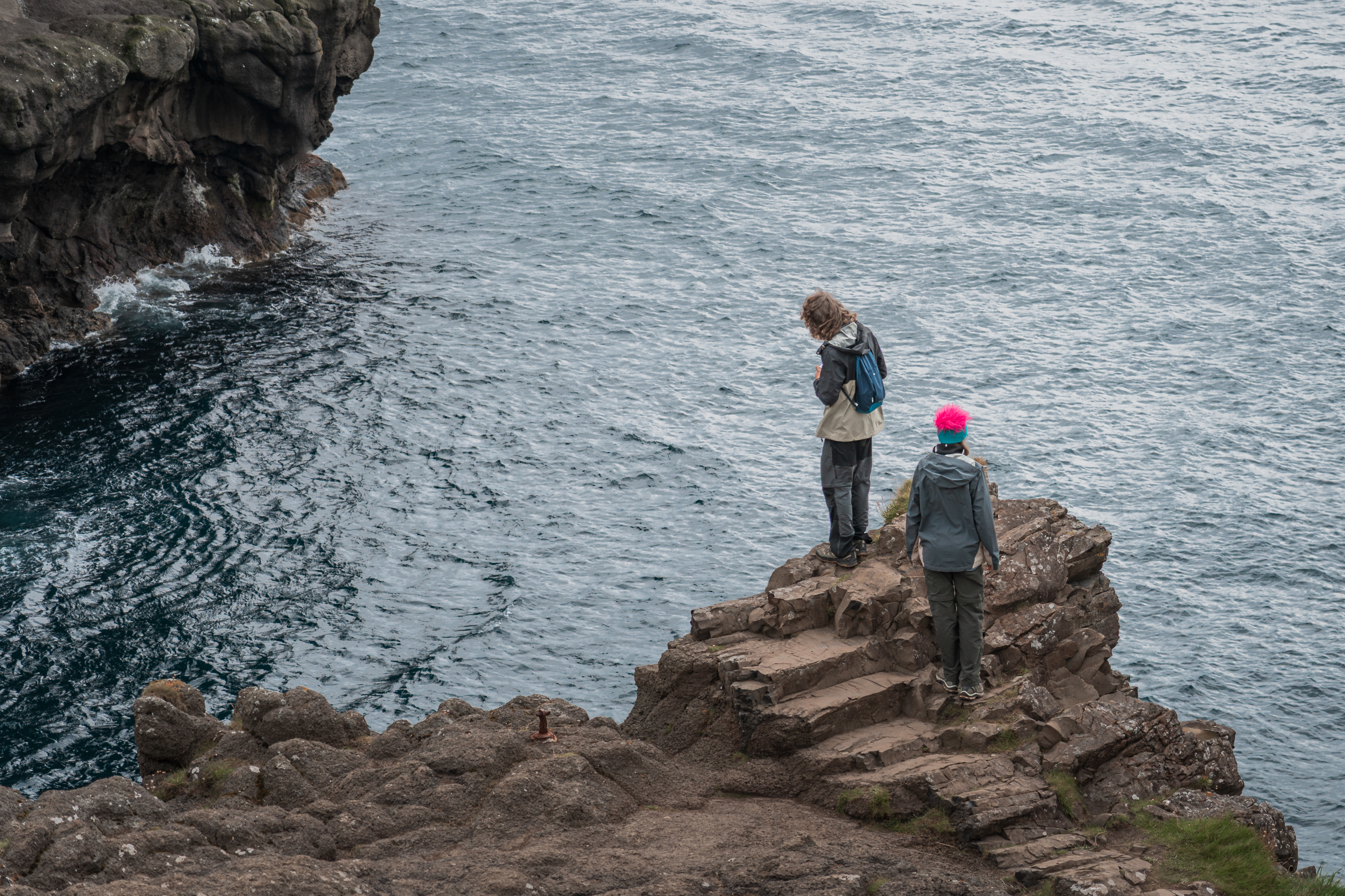 young couple exploring gorge at seaside in village 62d8b3ec2dfda2bd3db2 BTOURS