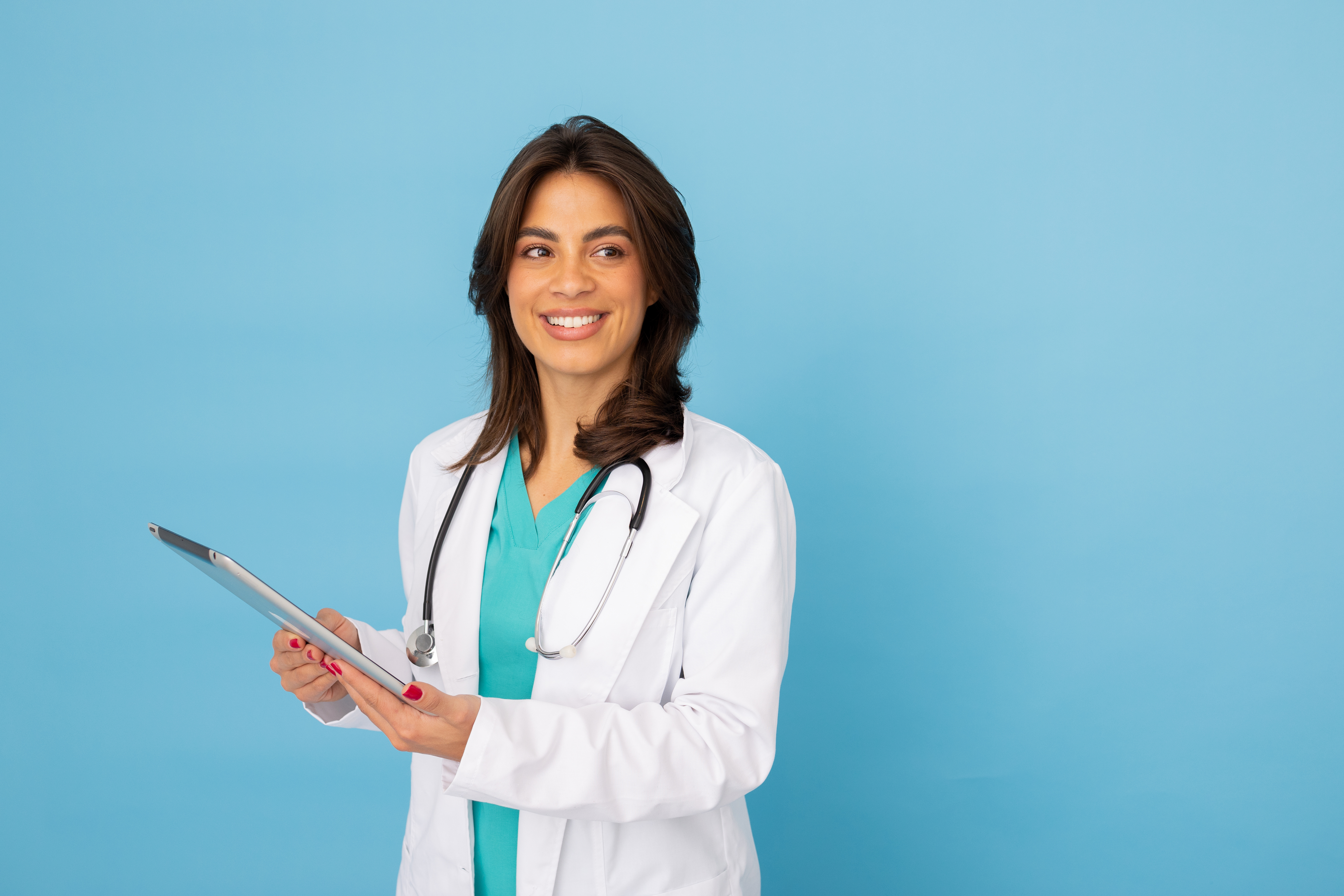 young female doctor wearing lab coat and stethosco 85e26823b998ec0a516f