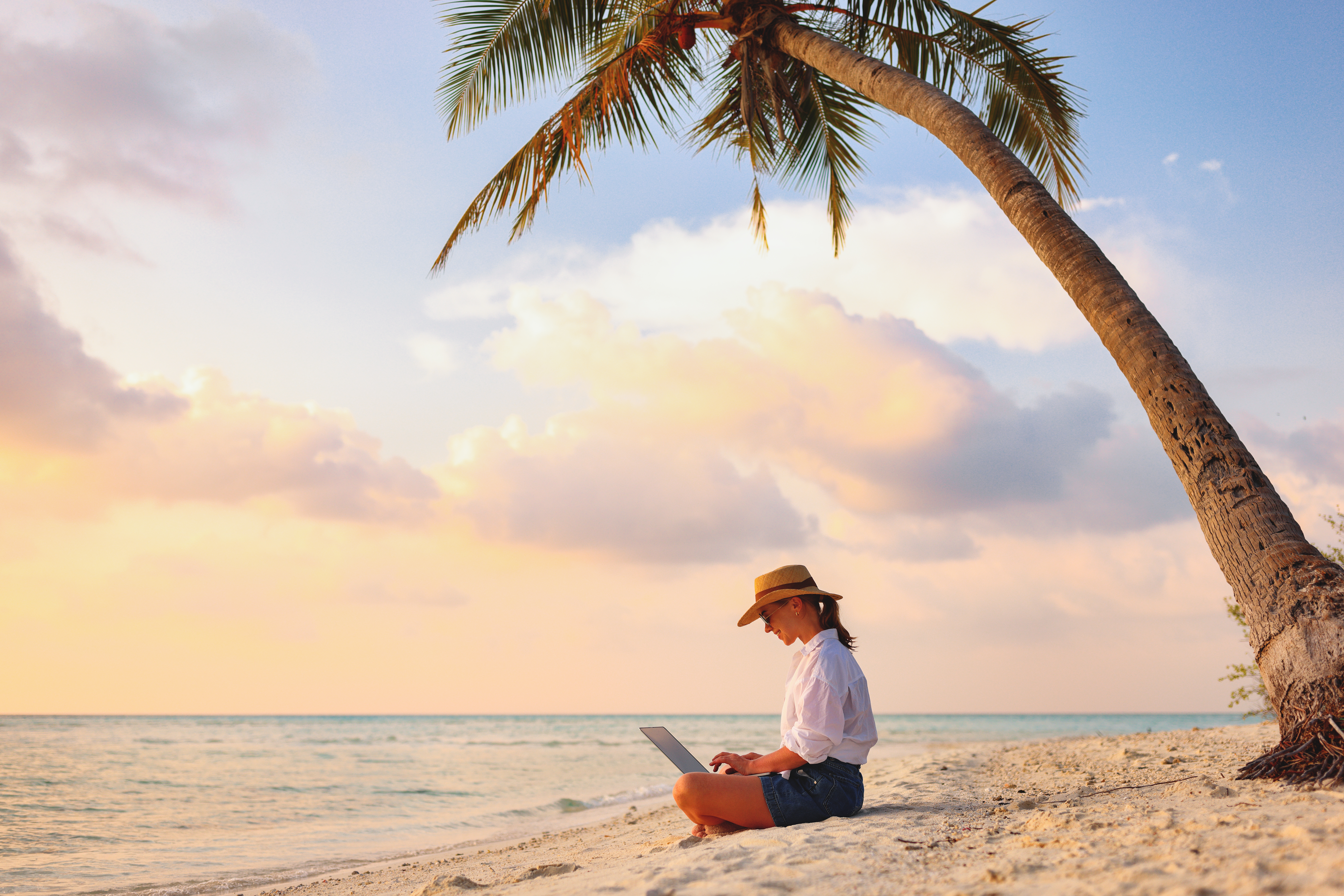 young female freelancer wearing straw hat working 5b0a9ceab25bfa9d0c2f