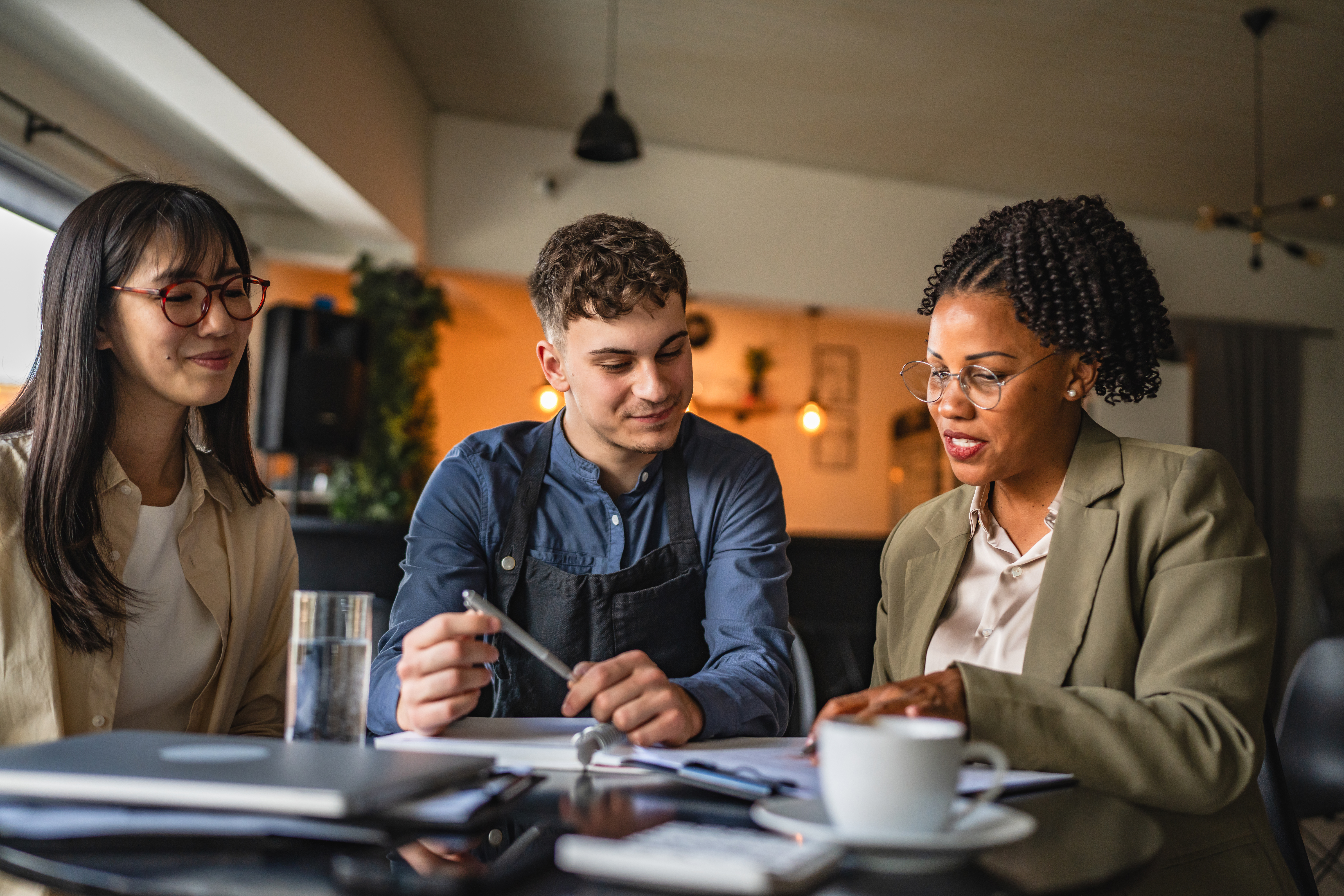 Estrategias Clave para Identificar y Aprovechar Deducciones Fiscales en Airbnb y Restaurantes