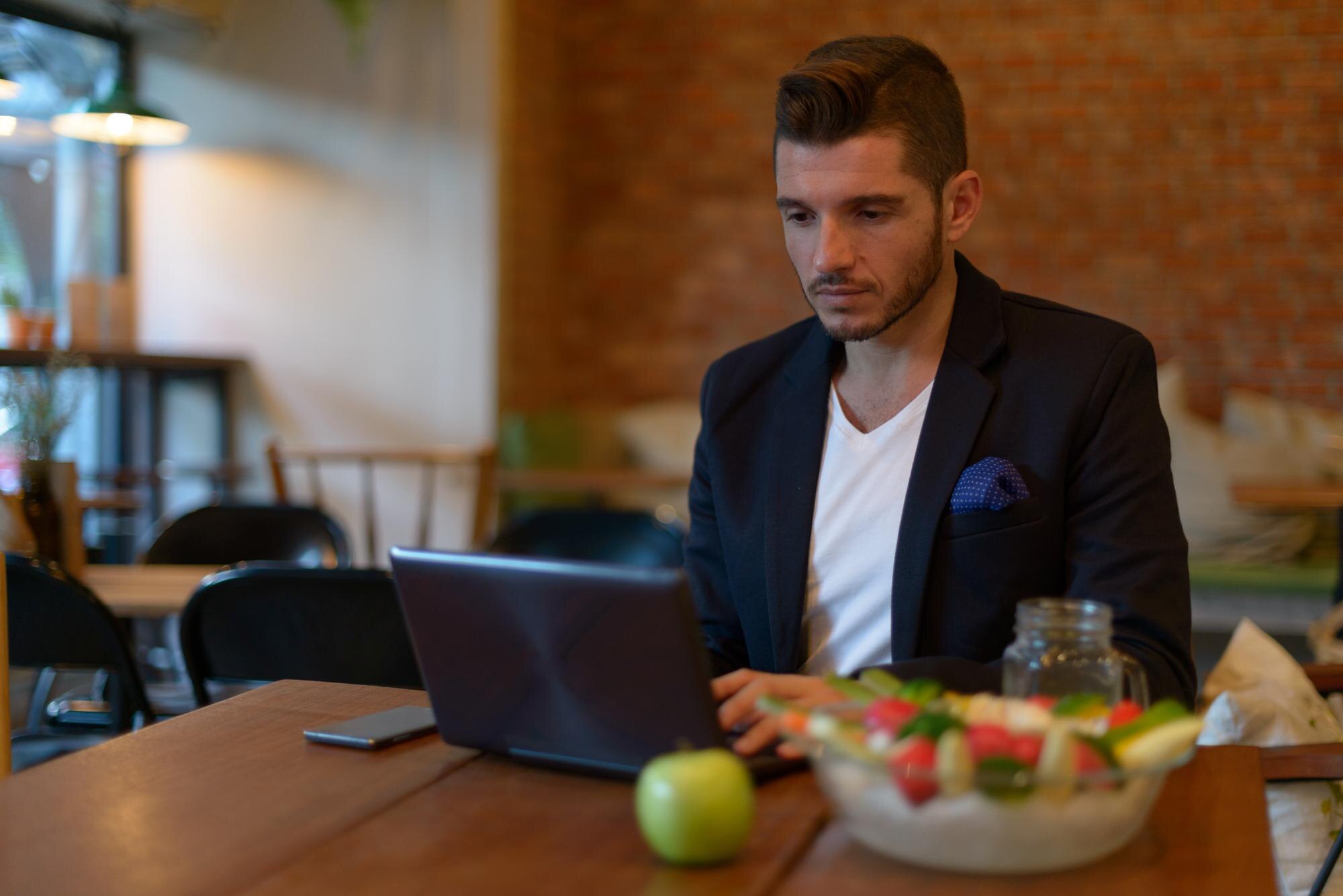 Contabilidad en la nube para Airbnb y restaurantes: ventajas prácticas para operar mejor