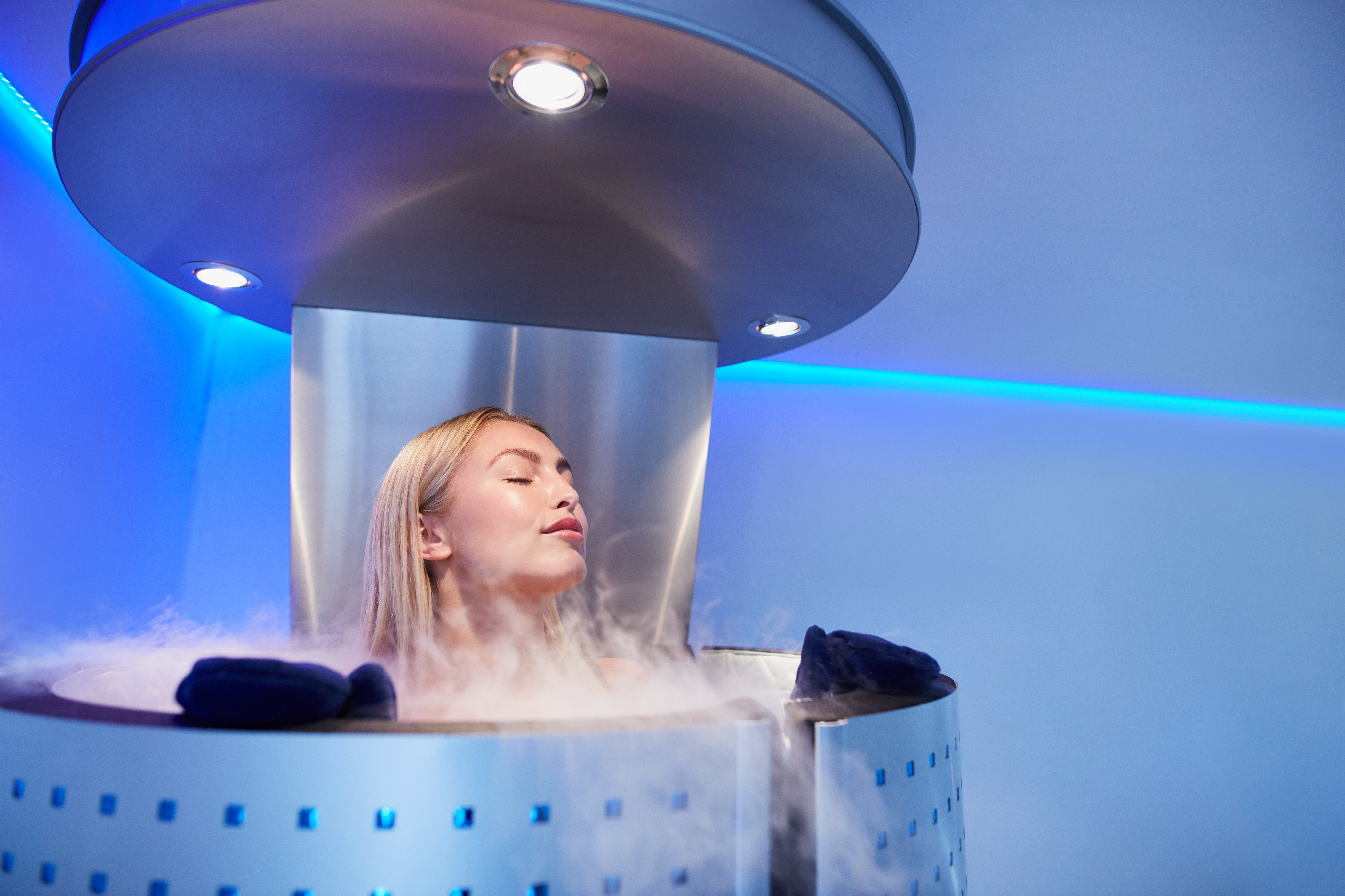 young woman in a whole body cryo sauna 04b5c7b13546b6ae801b