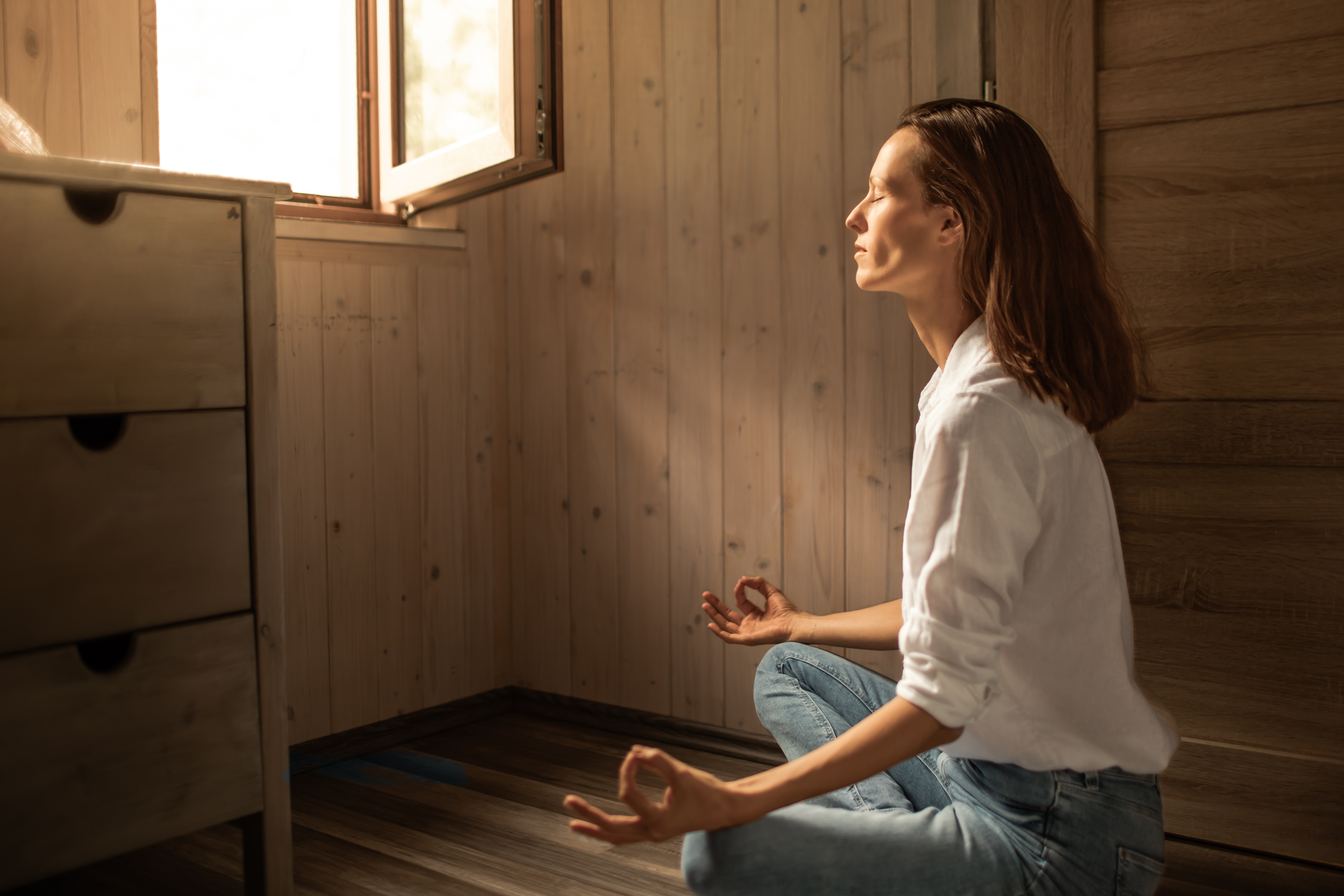 young woman practicing quiet meditation at home p 3d7ee5db561027eacb0c
